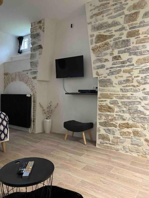 Charmant Studio Idealement Place Et Paisible ! Oloron-Sainte-Marie Εξωτερικό φωτογραφία